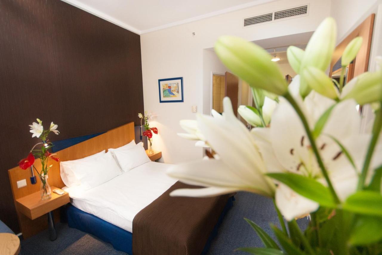 Express Krakow Hotel Exterior photo
